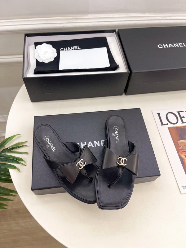 CC Bow Thong Flat Sandals Black Leather 891769