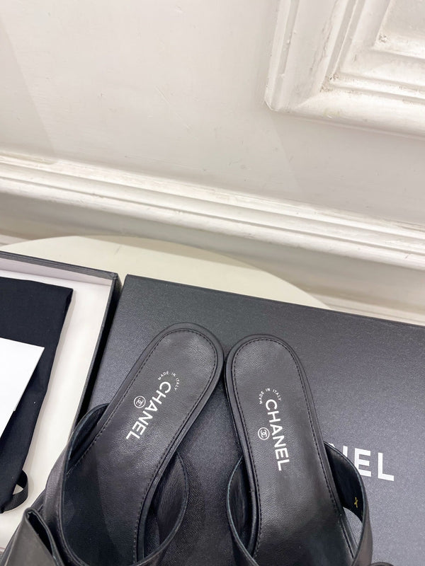 CC Bow Thong Flat Sandals Black Leather 891769
