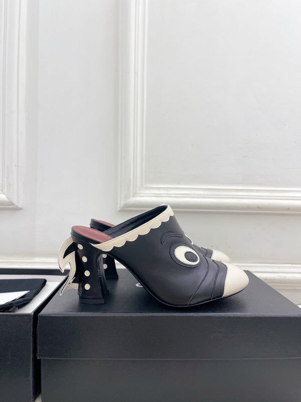 CC Métiers d'Art 2026 Graphic Mules 8.5cm Black White Lambskin 891767