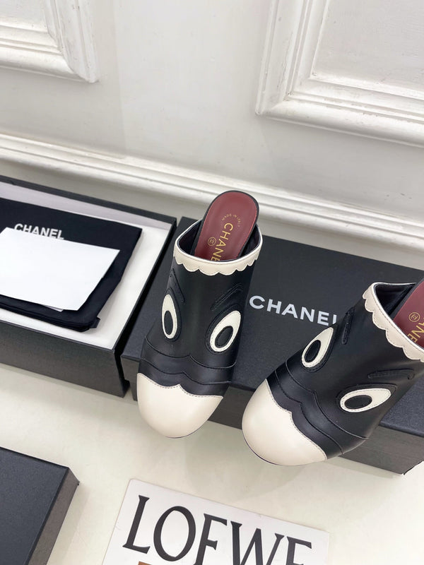CC Métiers d'Art 2026 Graphic Mules 8.5cm Black White Lambskin 891767