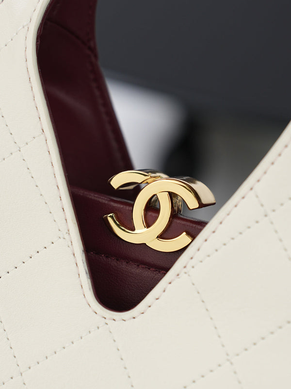 CC 26A Shopping Bag 23cm White Lambskin