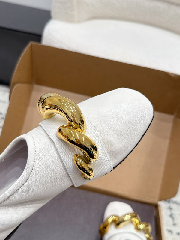 Alai Chain GHW Ballet Flats White Cowhide Leather 880772