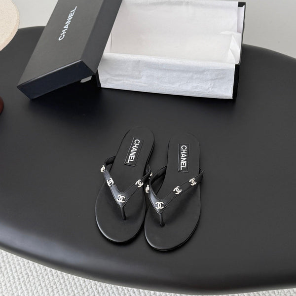 CC Crystal Logo Thong Sandals Black Leather 915115