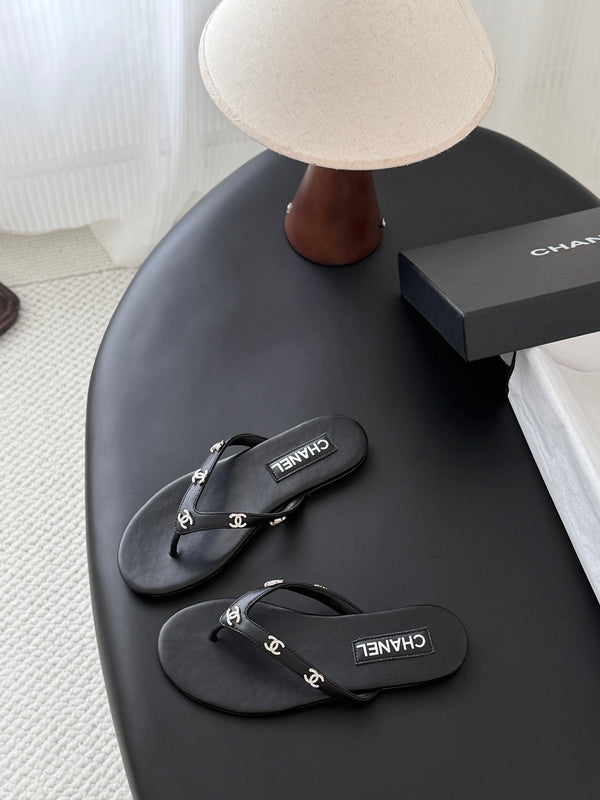 CC Crystal Logo Thong Sandals Black Leather 915115