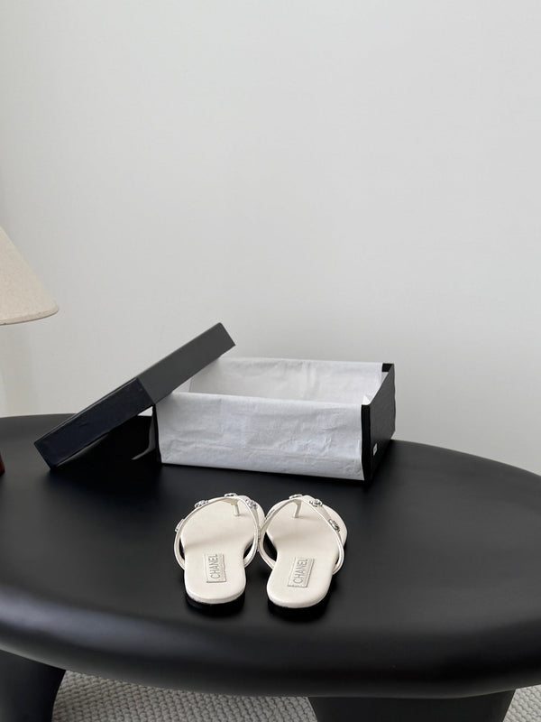 CC Crystal Logo Thong Sandals White Leather 915113