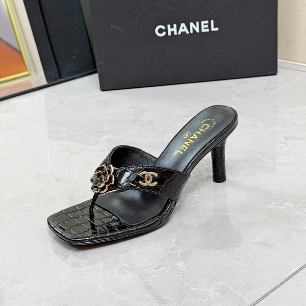 CC 26A Camellia Double C Thong Sandals 8.5CM Black Stone-Grain Cowhide 938251