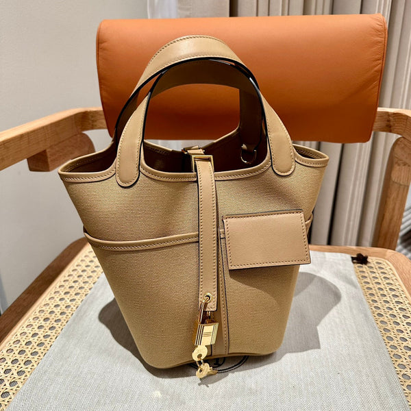 HM Picotin Lock 18CM Pocket Handbag Beige Swift Canvas