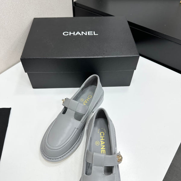 CC Turn-Lock CC T-Strap Loafers Gray Leather 944554