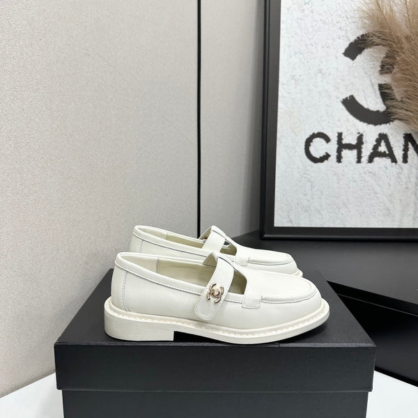 CC Turn-Lock CC T-Strap Loafers Ivory Leather 944553