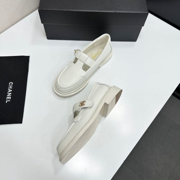 CC Turn-Lock CC T-Strap Loafers Ivory Leather 944553