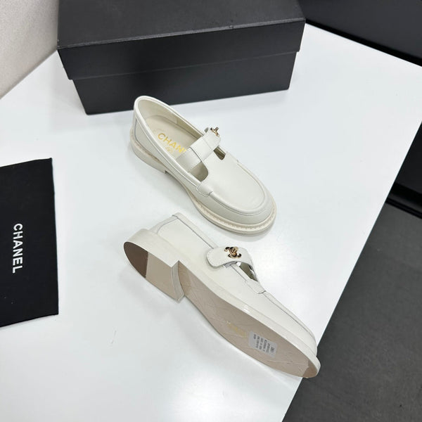 CC Turn-Lock CC T-Strap Loafers Ivory Leather 944553