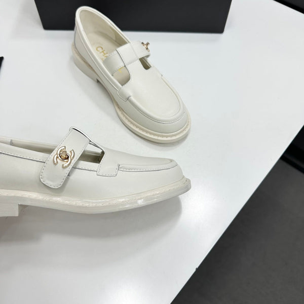 CC Turn-Lock CC T-Strap Loafers Ivory Leather 944553