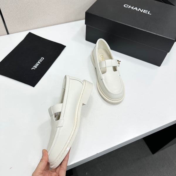 CC Turn-Lock CC T-Strap Loafers Ivory Leather 944553