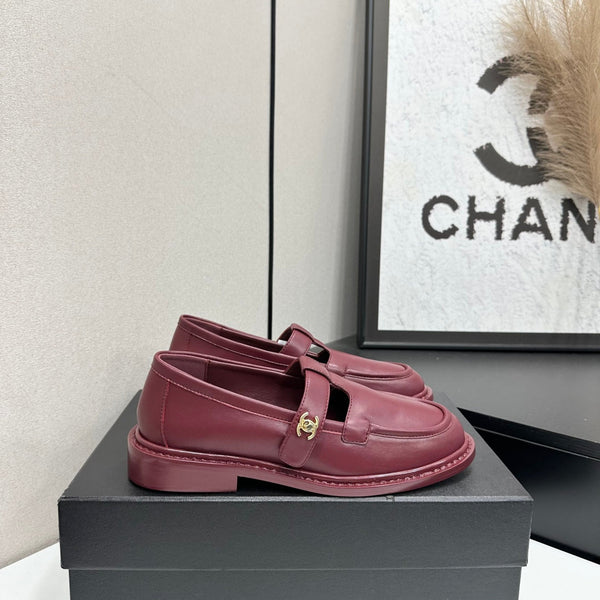 CC Turn-Lock CC T-Strap Loafers Burgundy Leather 944552