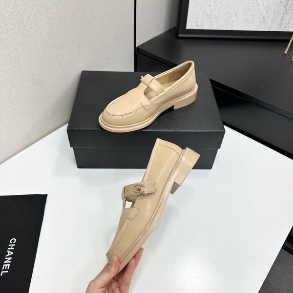 CC Turn-Lock CC T-Strap Loafers Beige Leather 944551