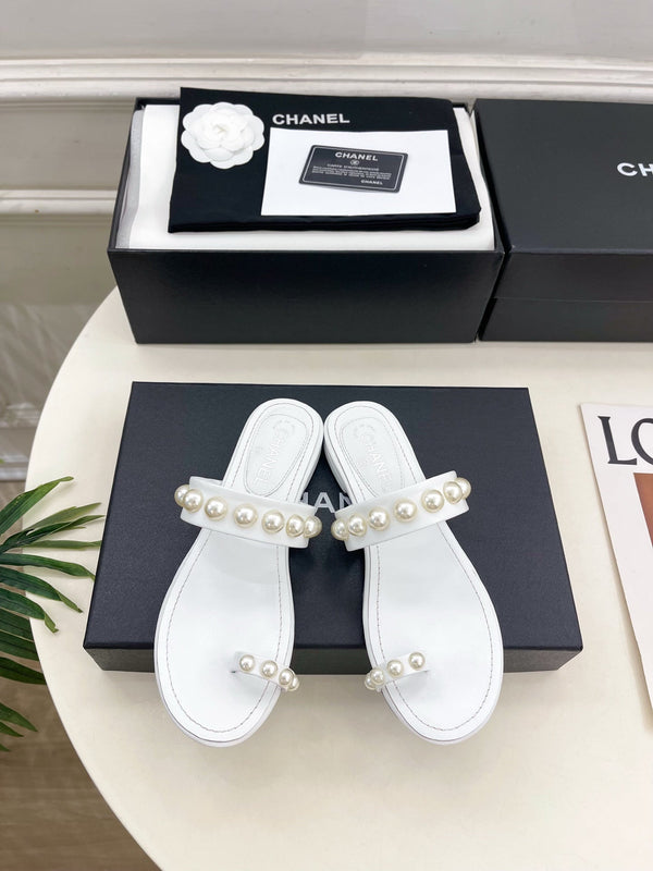CC Pearl Double C Thong Sandals White Leather 947067