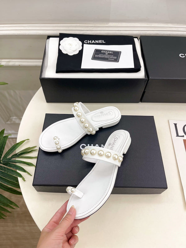 CC Pearl Double C Thong Sandals White Leather 947067