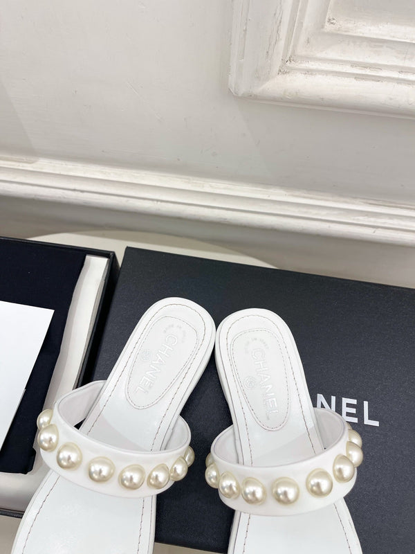 CC Pearl Double C Thong Sandals White Leather 947067