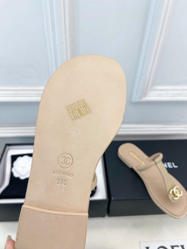 CC Double C Thong Sandals Beige Leather 947043