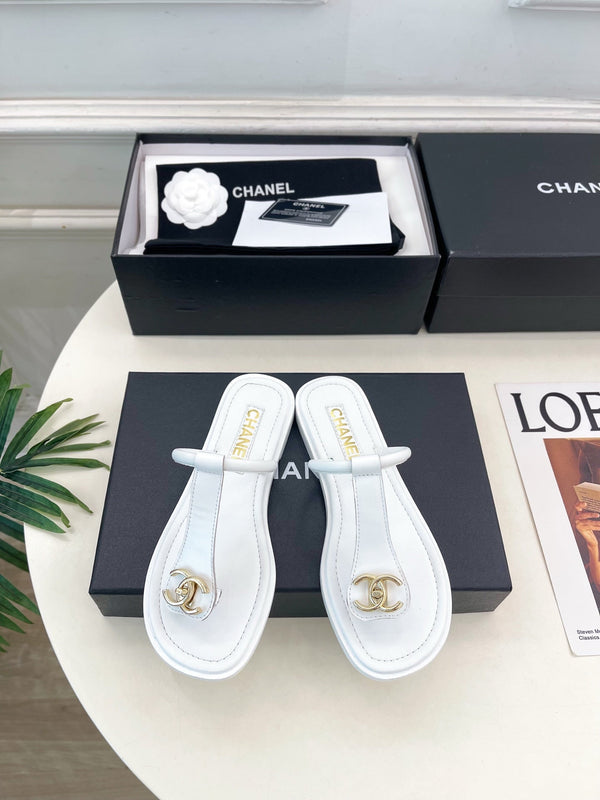 CC Double C Thong Sandals White Leather 947042