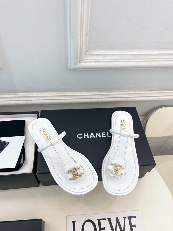 CC Double C Thong Sandals White Leather 947042