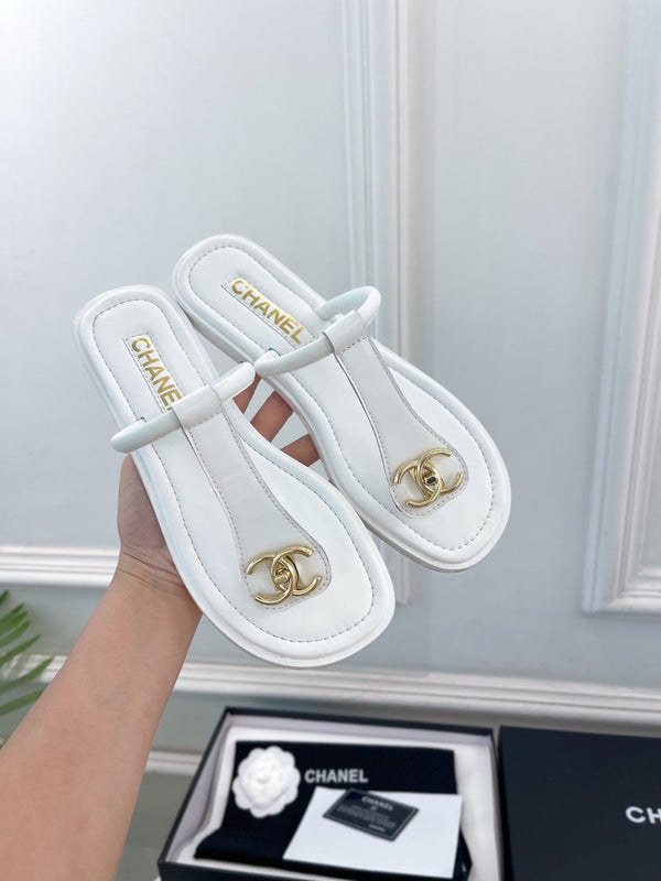 CC Double C Thong Sandals White Leather 947042