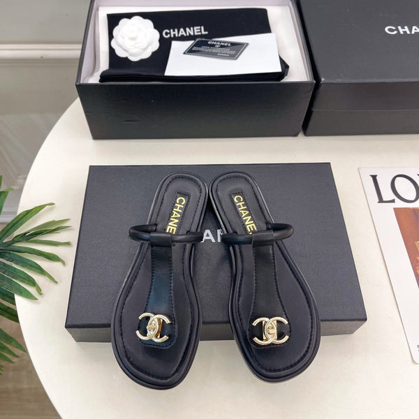 CC Double C Thong Sandals Black Leather 947041