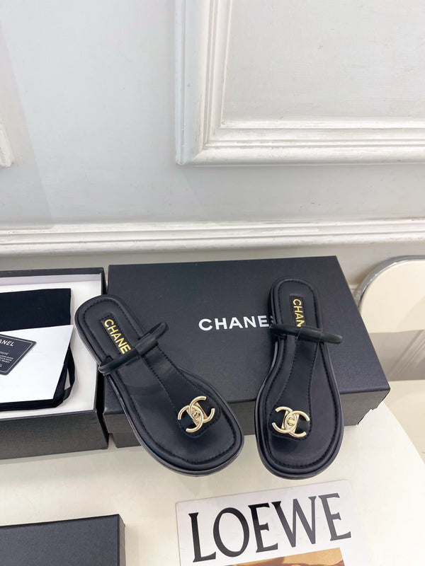 CC Double C Thong Sandals Black Leather 947041