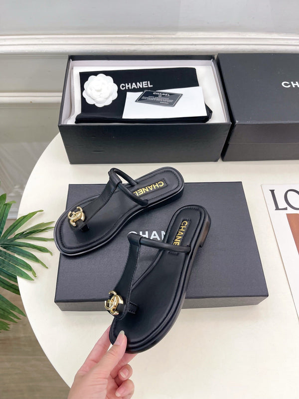 CC Double C Thong Sandals Black Leather 947041