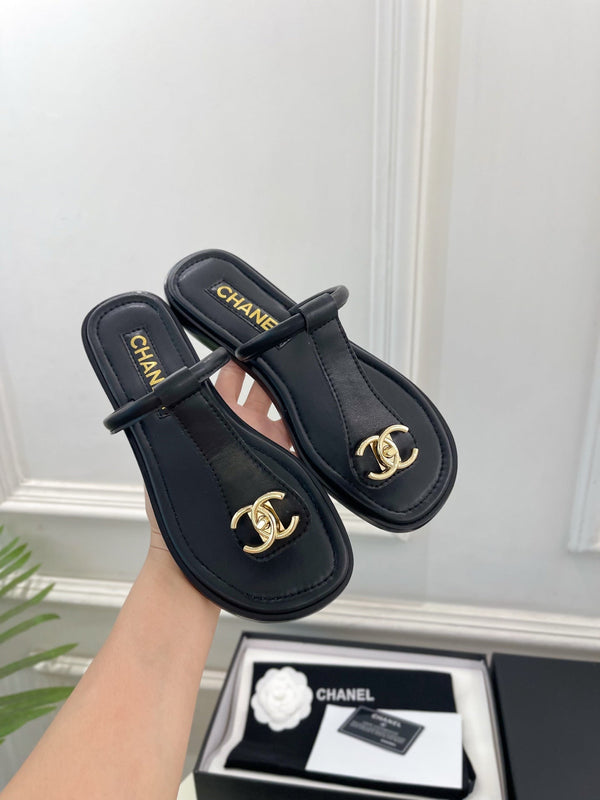 CC Double C Thong Sandals Black Leather 947041