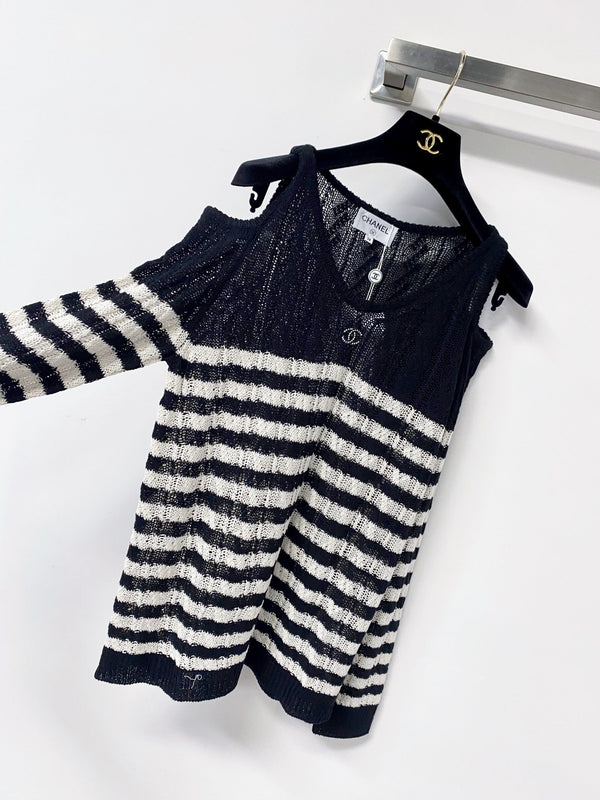 CC Cold-Shoulder Knit Top Enamel Logo Button Wool 799793