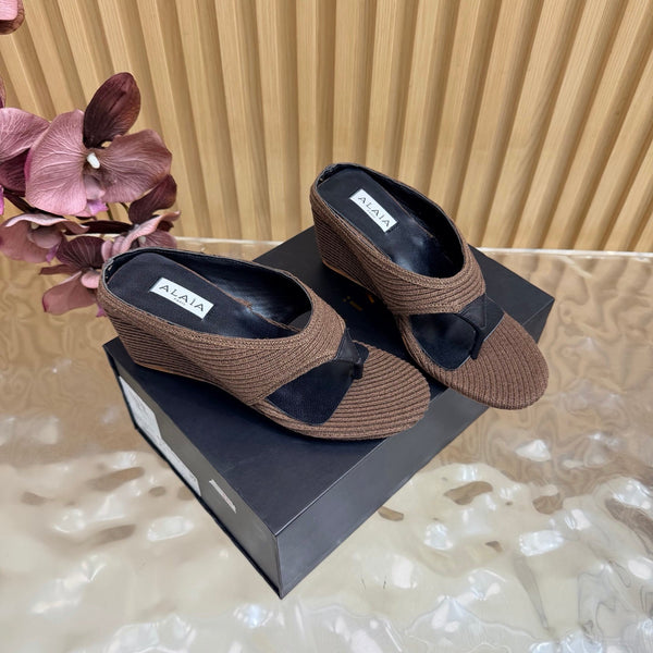 Alaia Cube Thong Wedge Sandals Brown Raffia 949329