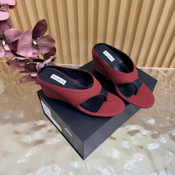 Alaia Cube Thong Wedge Sandals Burgundy Raffia 949328