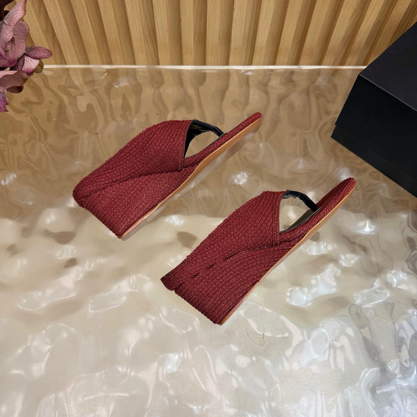 Alaia Cube Thong Wedge Sandals Burgundy Raffia 949328