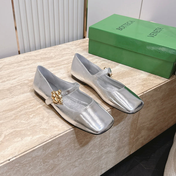 BV Charlotte Mary Jane Flat Silver Cowhide Leather 954583