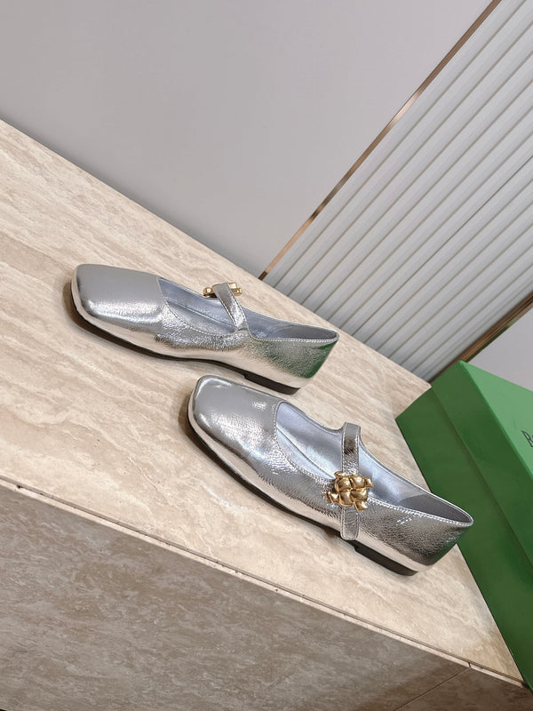BV Charlotte Mary Jane Flat Silver Cowhide Leather 954583