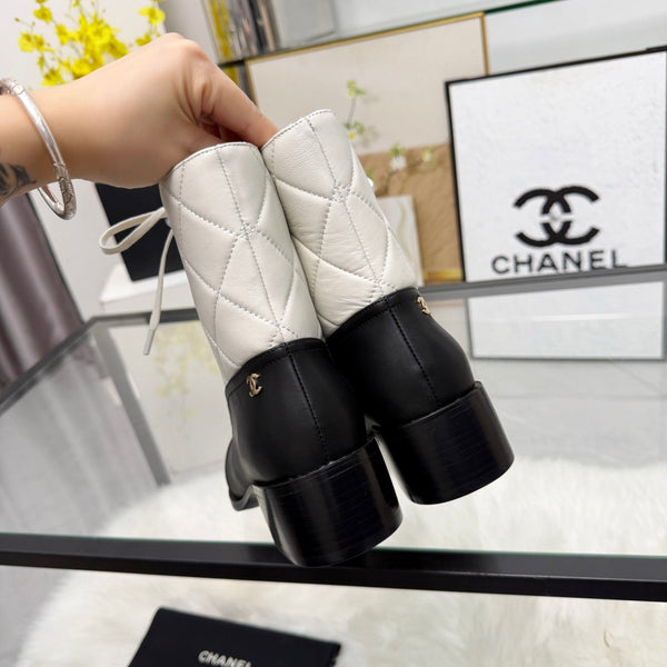 CC Lace-Up Ankle Boots 5CM White Black Quilted Leather 958901