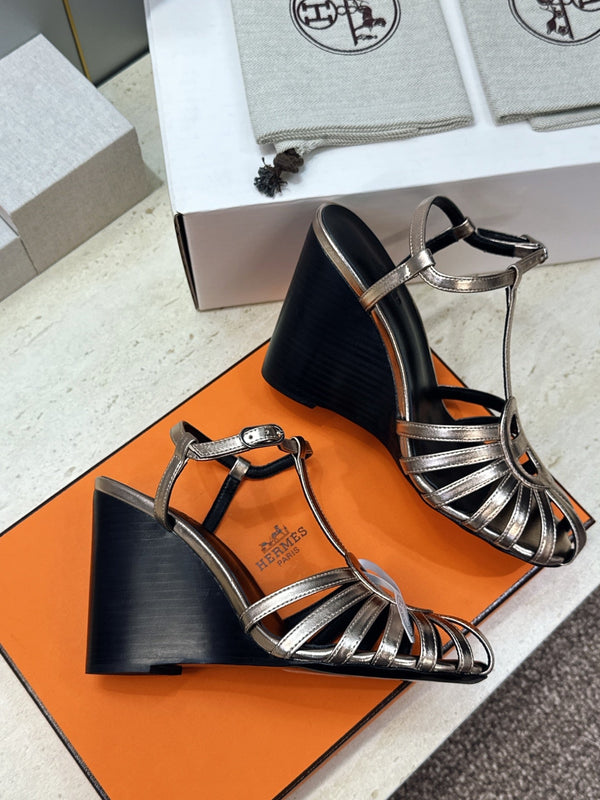 HM Wedge Sandals 10.5CM Taupe Metallic Leather 959358