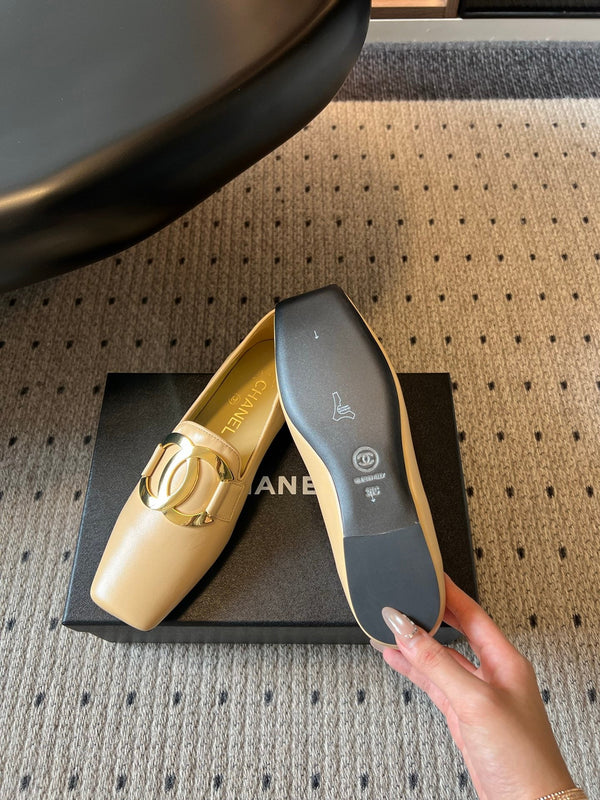 CC Logo Loafers Beige Leather 984400
