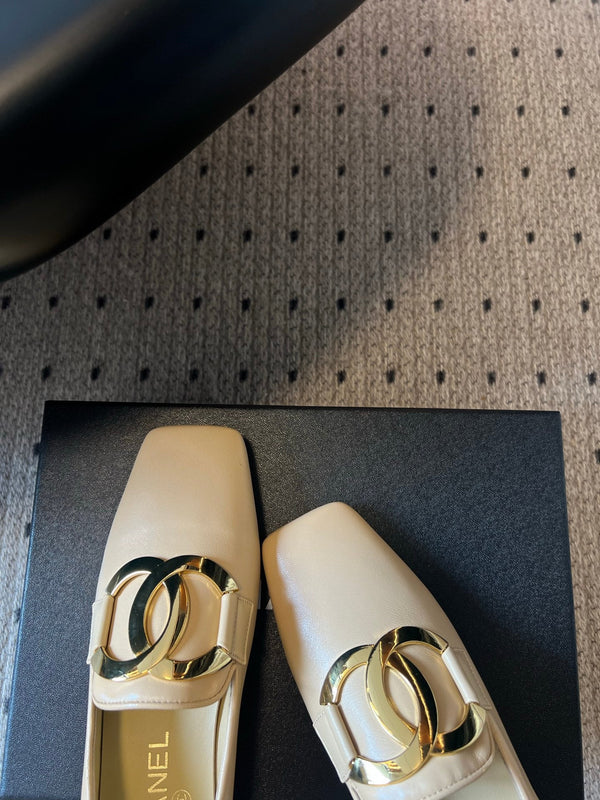 CC Logo Loafers Beige Leather 984400