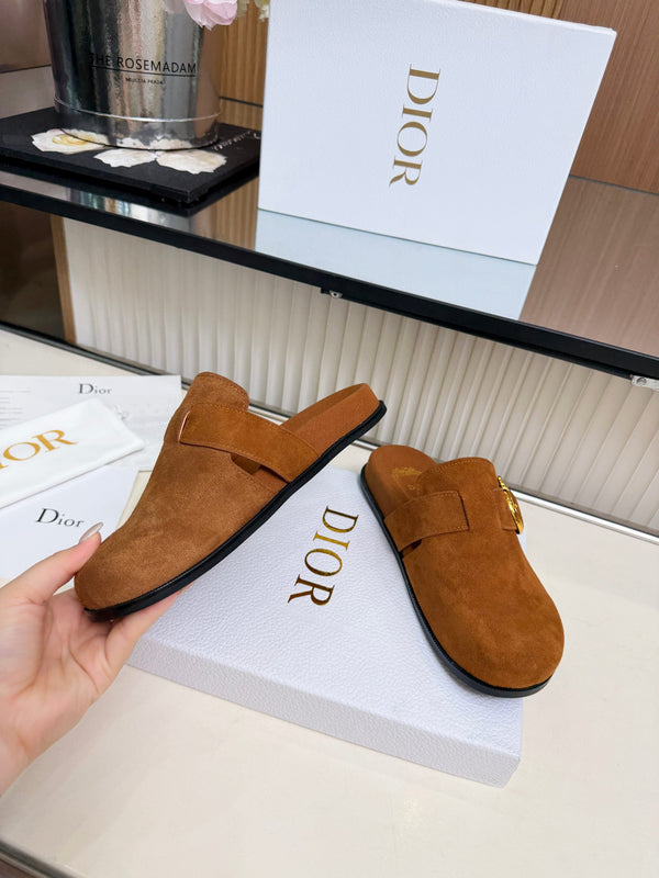 CD Médaillon Buckle Mules Cognac Brown Suede 987050