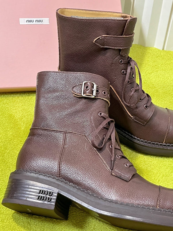 Miu 26S Mid-Calf Lace-Up Boots 4CM Triple Buckle Brown Pebbled Leather 137189