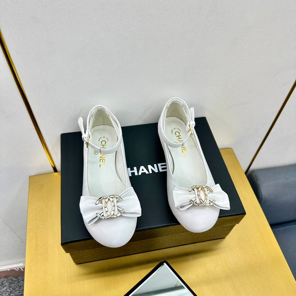 CC 26S Mary Jane Flats Bow Logo Charm White Leather 140314