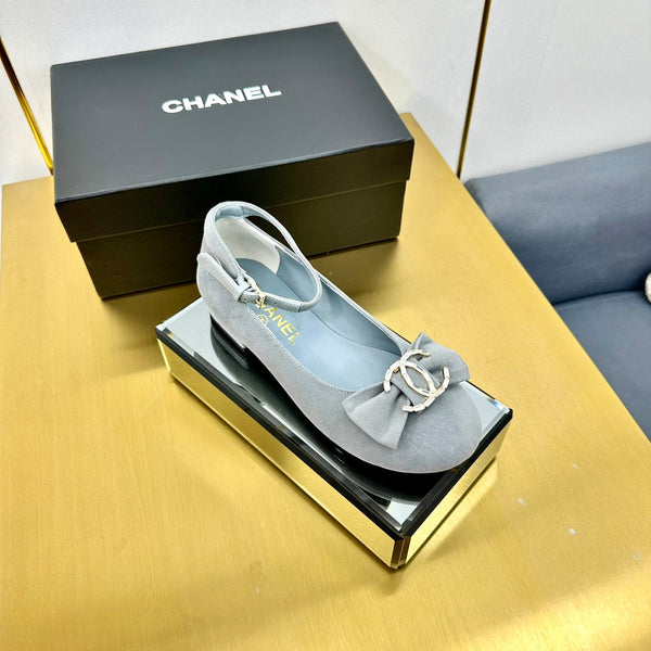 CC 26S Mary Jane Flats Bow Logo Charm Light Grey Suede 140312