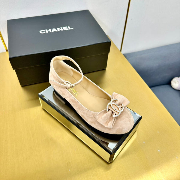 CC 26S Mary Jane Flats Bow Logo Charm Beige Suede 140310