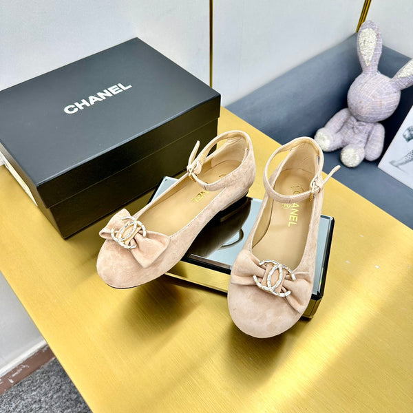 CC 26S Mary Jane Flats Bow Logo Charm Beige Suede 140310