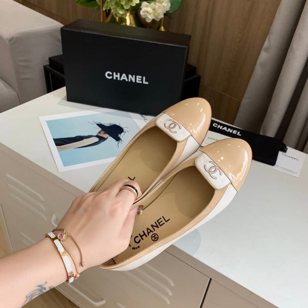 CC FW26 Ballet Flat White Beige Patent Leather 868037
