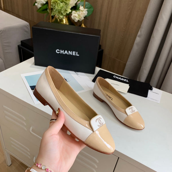 CC FW26 Ballet Flat White Beige Patent Leather 868037