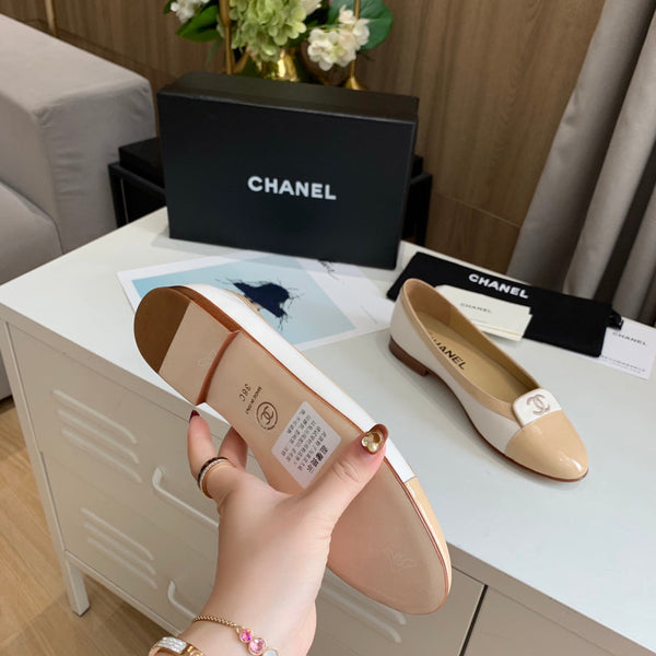 CC FW26 Ballet Flat White Beige Patent Leather 868037