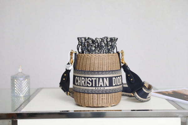BUCKET BAG 19 IN BLACK OBLIQUE JACQUARD AND BEIGE WICKER